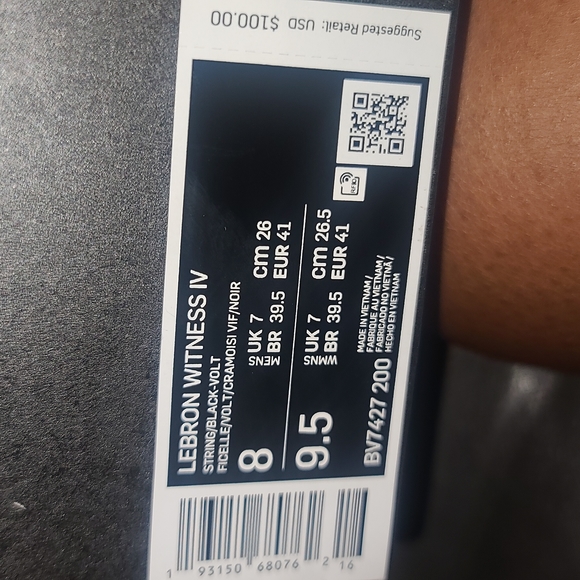 Lebron Sneakers - Picture 16 of 16